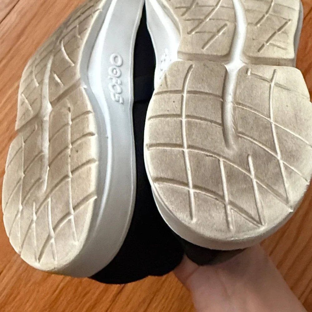 Oofos Women Size‎ 11 Black and White Slip-On Sneakers